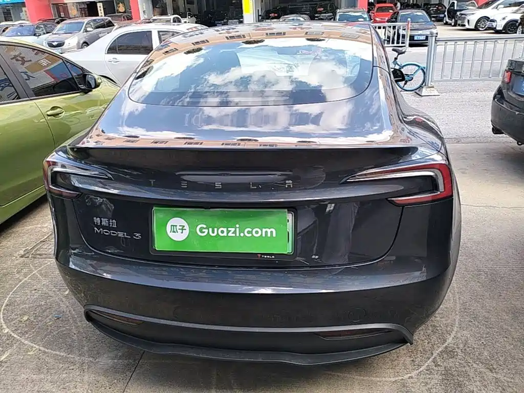Tesla Model 3 — миниатюра 6