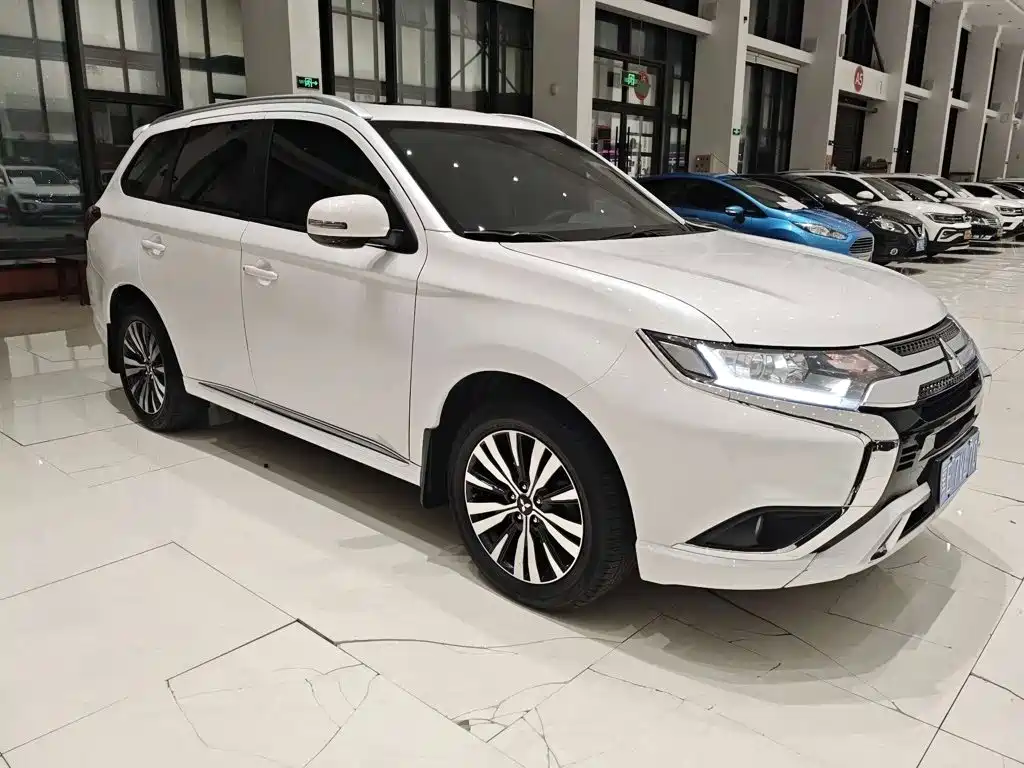 Mitsubishi Outlander — миниатюра 3