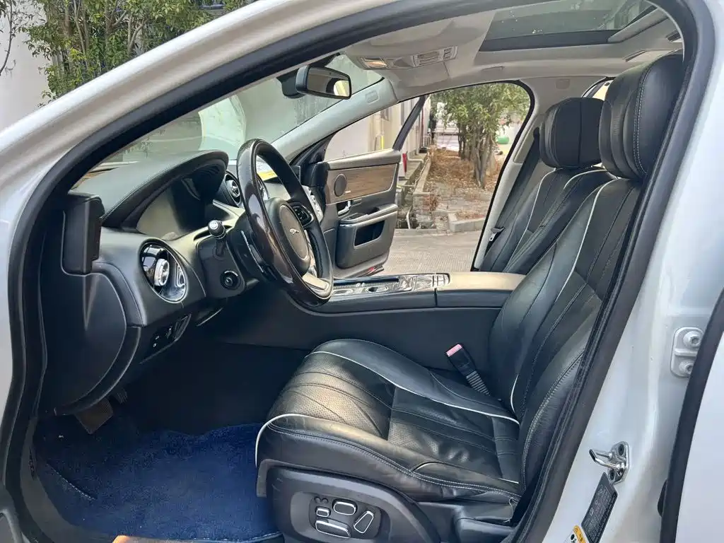 Jaguar XJ — миниатюра 10