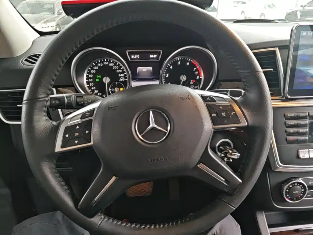 Mercedes-Benz M-Class — миниатюра 11