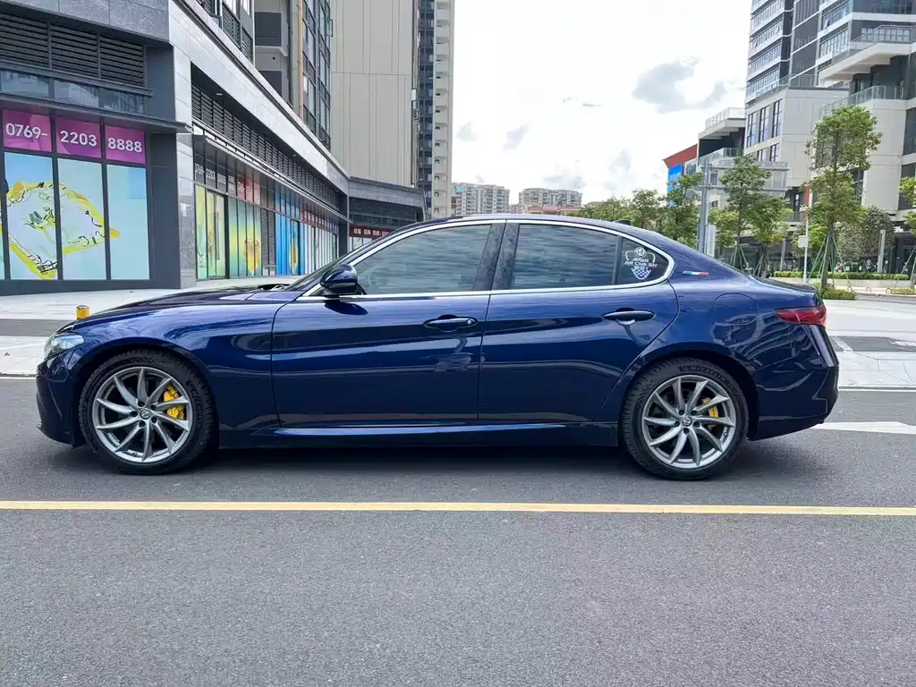 Alfa Romeo Giulia — миниатюра 10