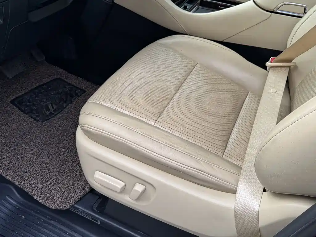 Toyota Alphard — миниатюра 11