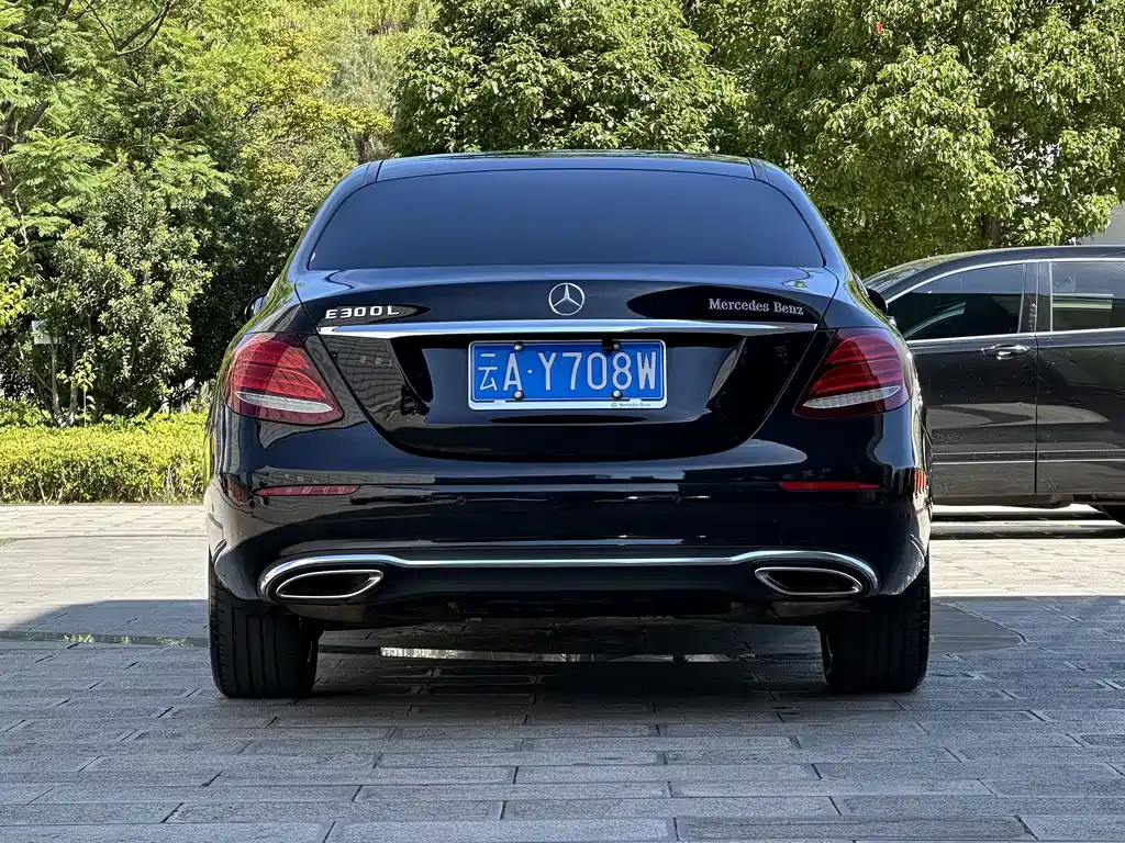 Mercedes-Benz E-Class — миниатюра 10