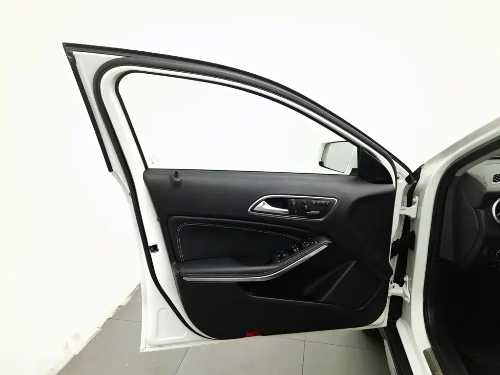 Mercedes-Benz GLA — миниатюра 8