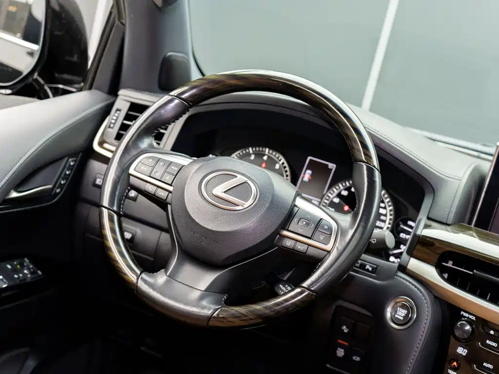 Lexus LX — миниатюра 17