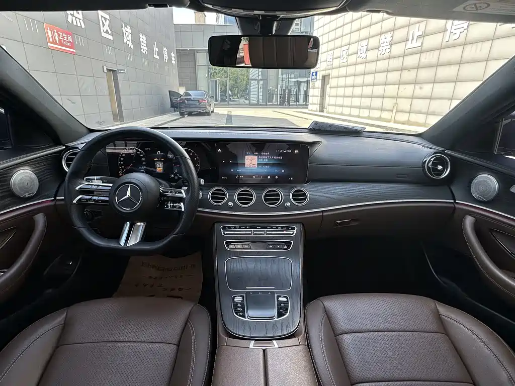 Mercedes-Benz E-Class — миниатюра 5