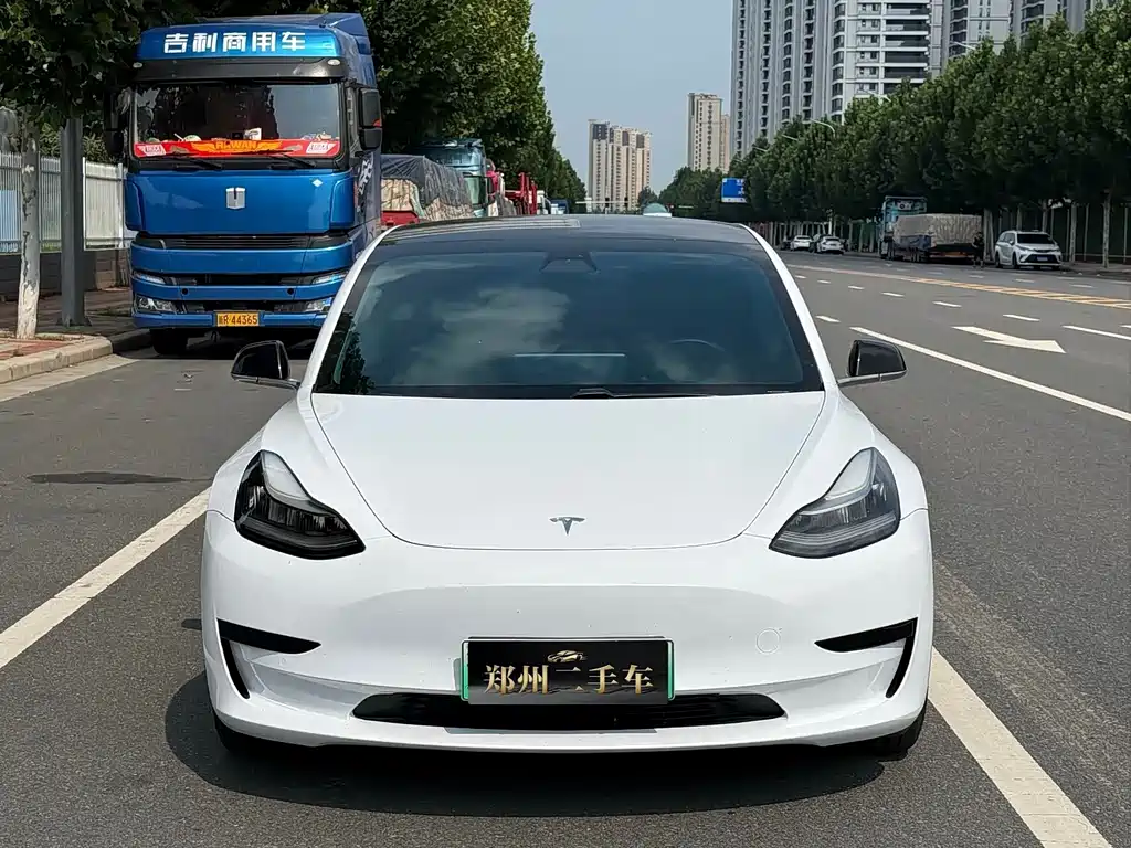 Tesla Model 3 — миниатюра 2