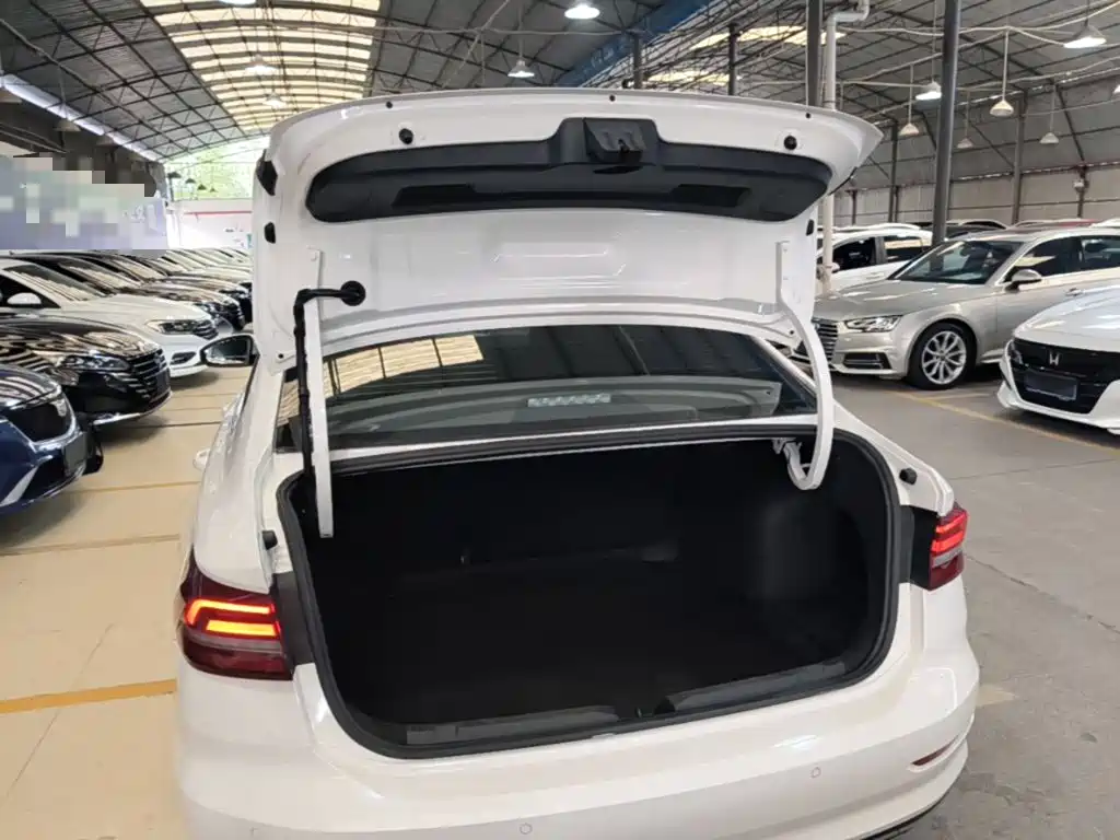 Volkswagen Lavida — миниатюра 19