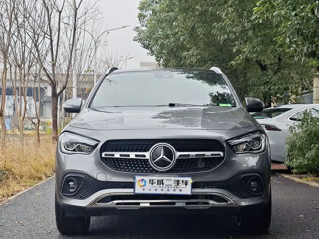 MERCEDES-BENZ GLA