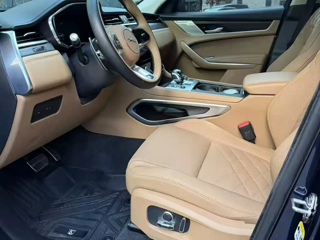 Jaguar F-PACE — миниатюра 6