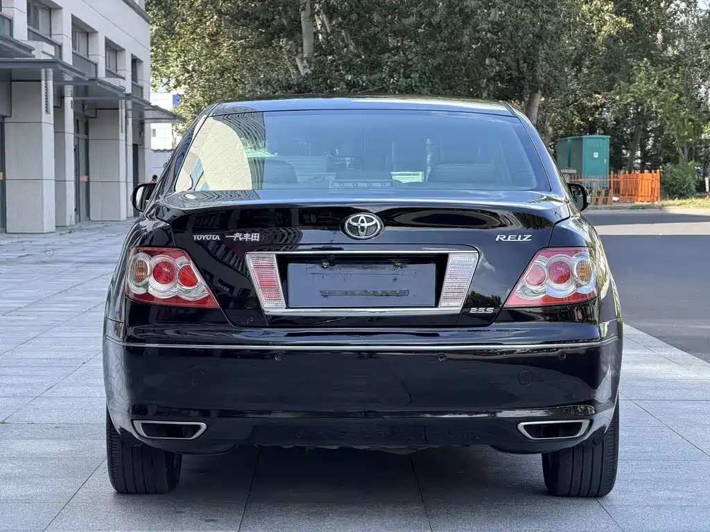 Toyota Reiz — миниатюра 5
