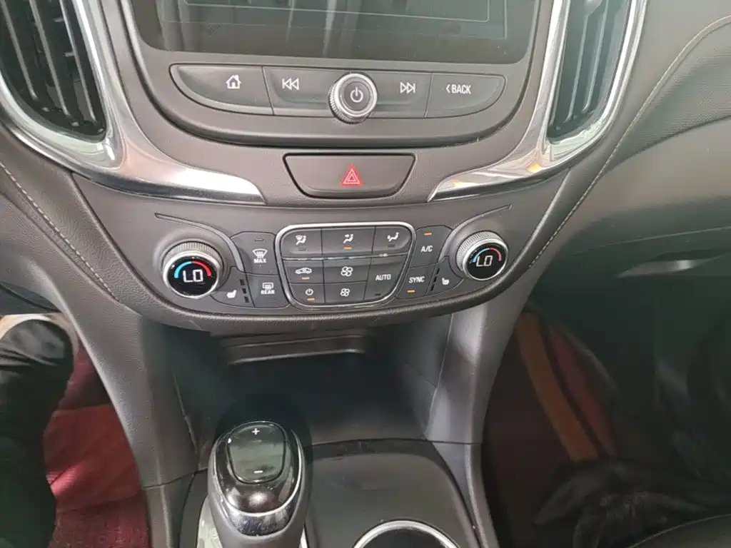 Chevrolet Equinox — миниатюра 13