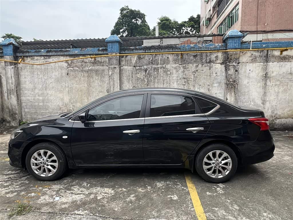 Nissan Sylphy 1.6 л 2023 г. Чёрный, пробег 5600 км