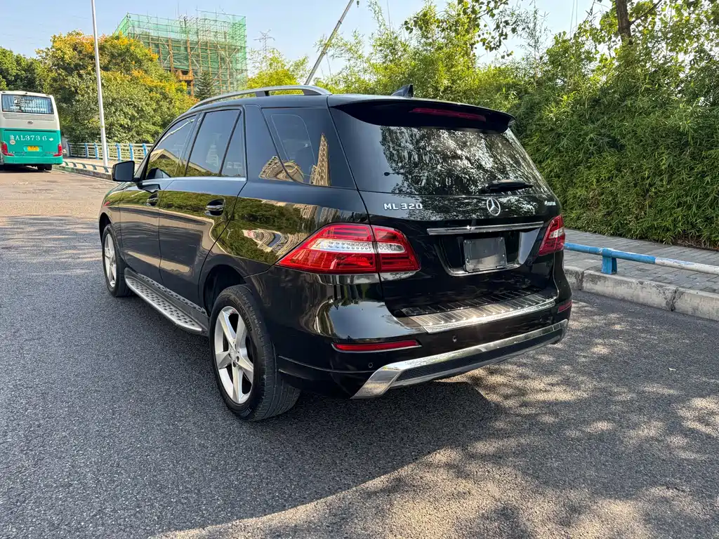 Mercedes-Benz M-Class — миниатюра 7