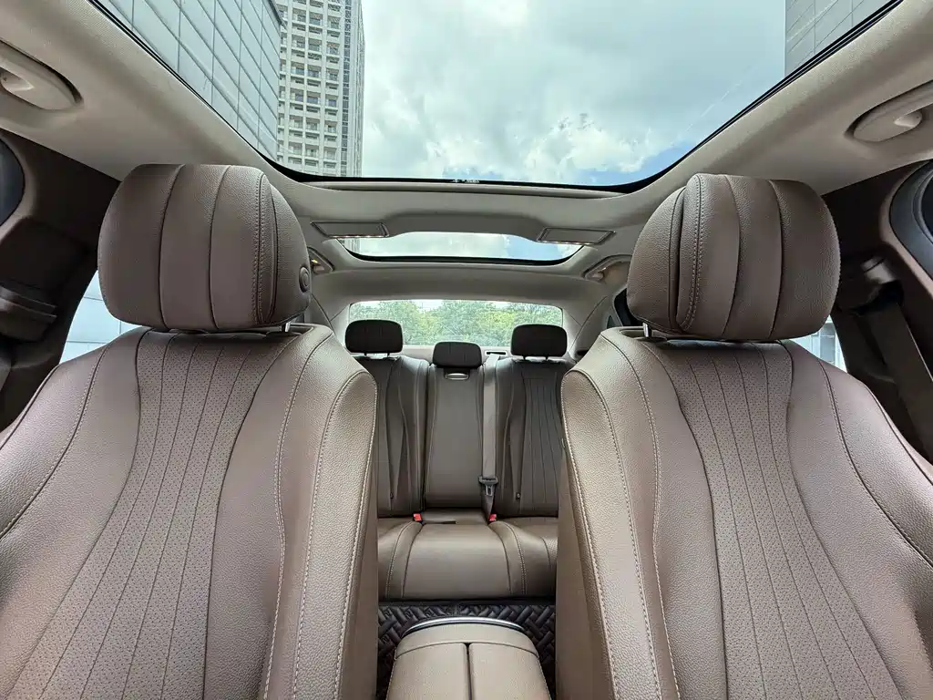 Mercedes-Benz E-Class — миниатюра 12