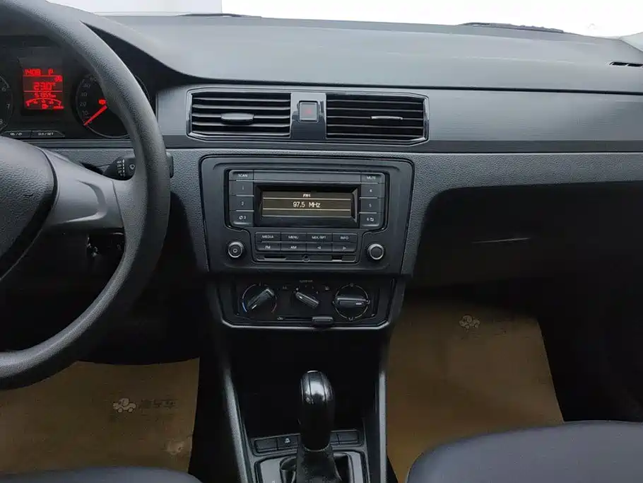 Volkswagen Santana — миниатюра 13