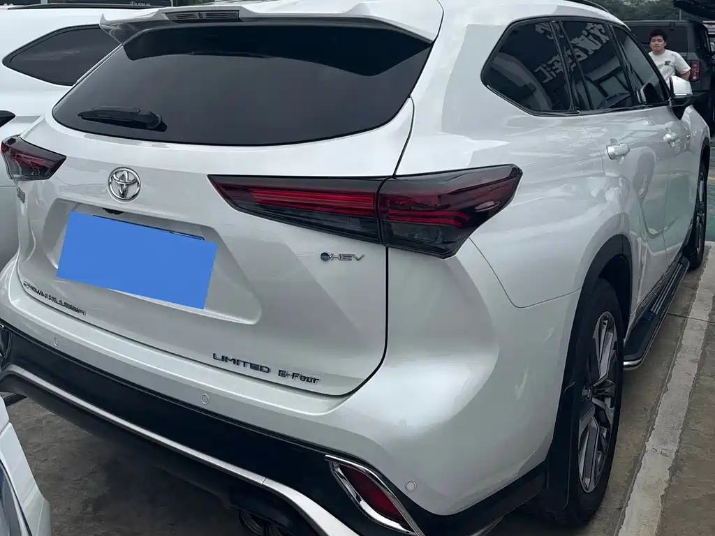 Toyota Crown Kluger — миниатюра 4