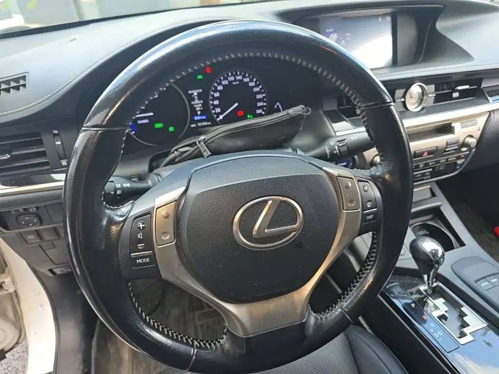 Lexus ES — миниатюра 11