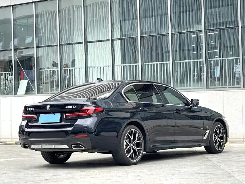 BMW 5 Series — миниатюра 8