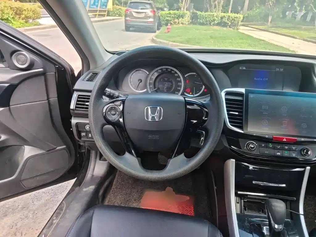 Honda Accord — миниатюра 11