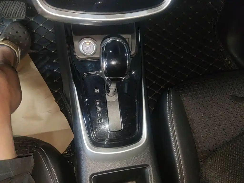 Nissan Tiida — миниатюра 14