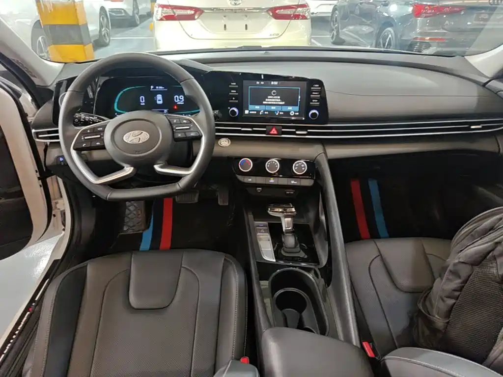 Hyundai Elantra — миниатюра 10