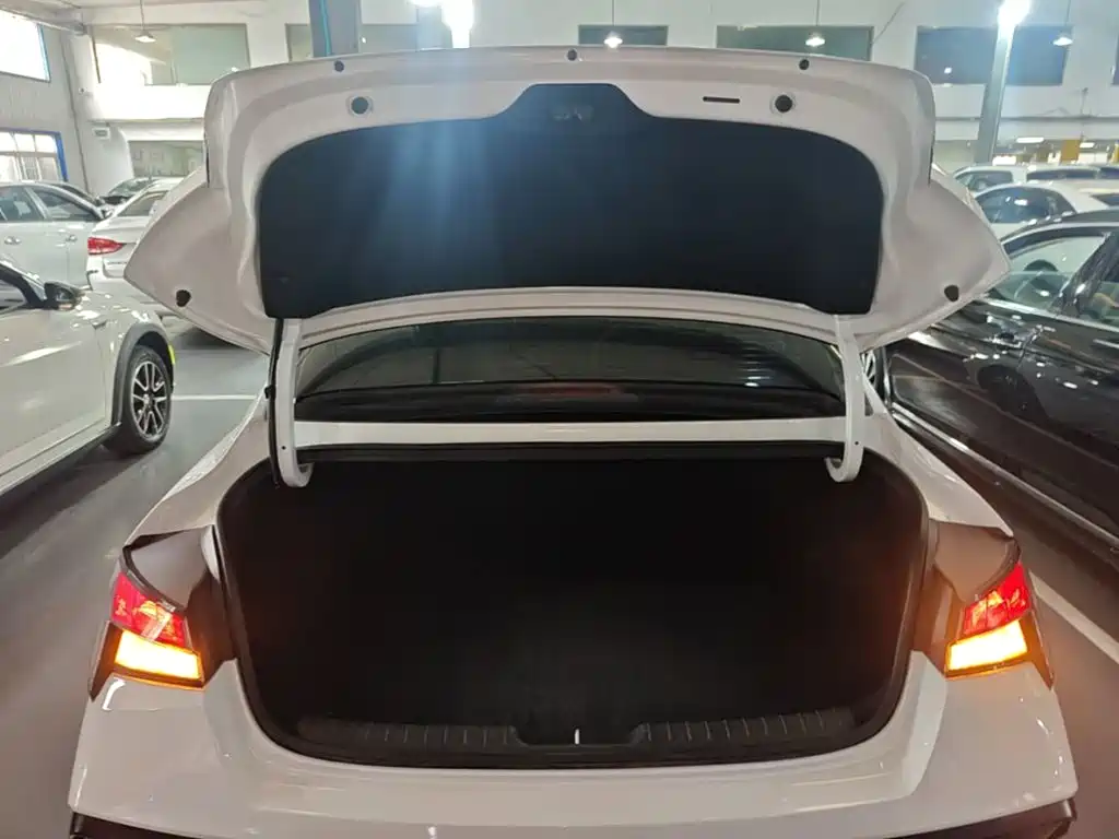Hyundai Elantra — миниатюра 19