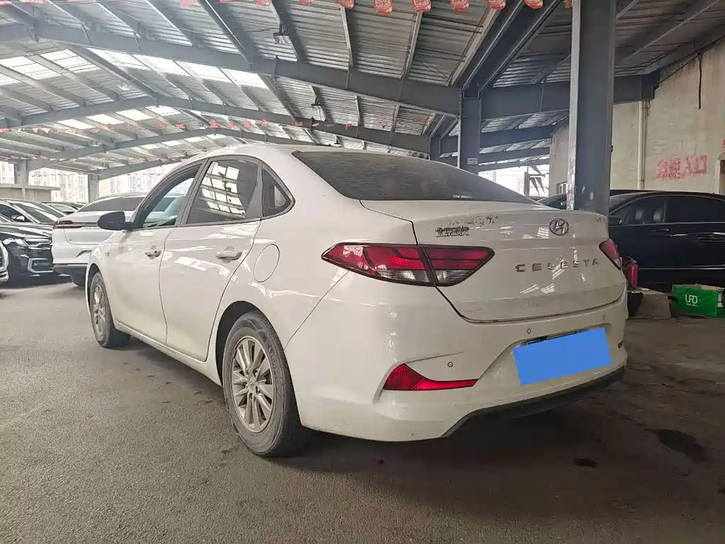 Hyundai Elantra — миниатюра 7