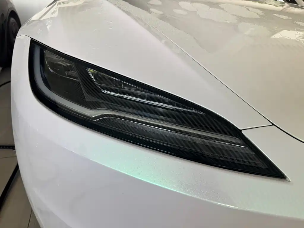 Tesla Model 3 — миниатюра 4