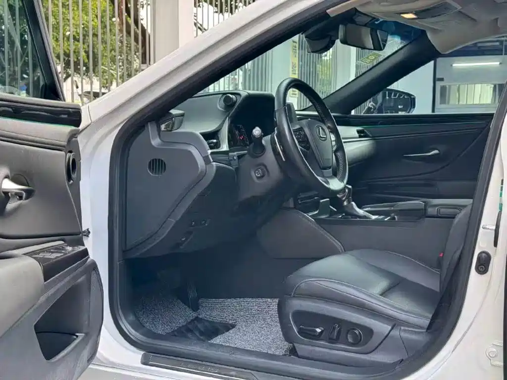 Lexus ES — миниатюра 6