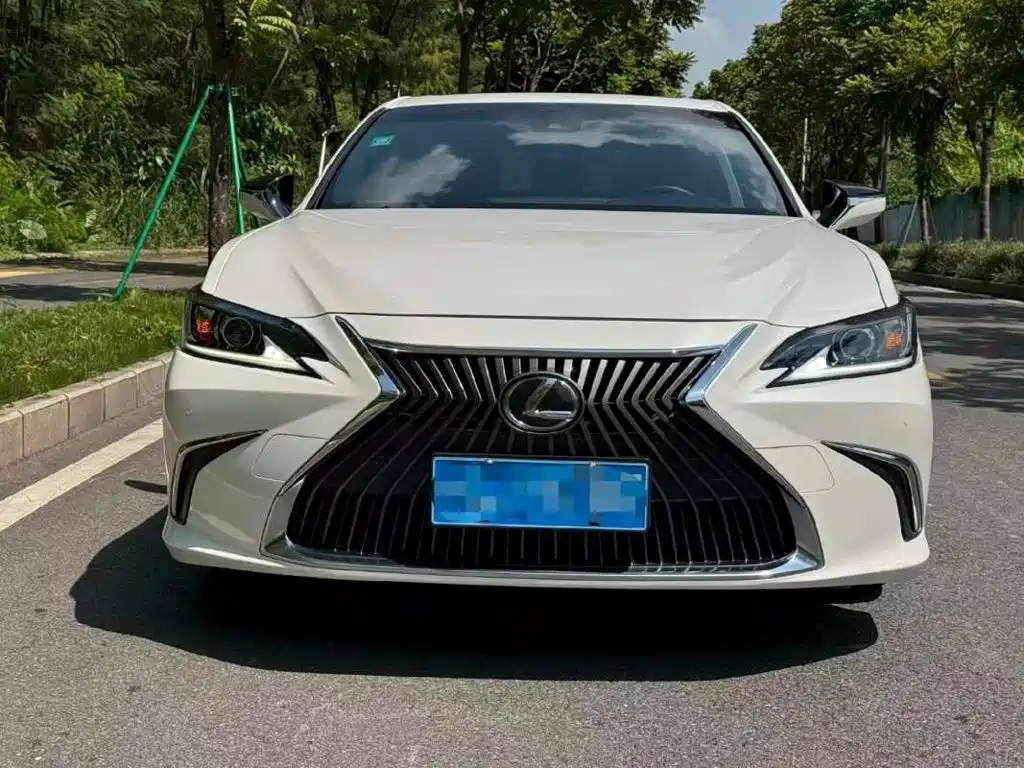 Lexus ES — миниатюра 5