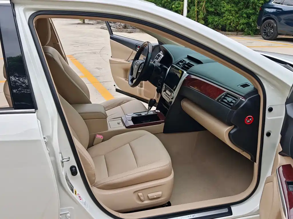 Toyota Camry — миниатюра 10