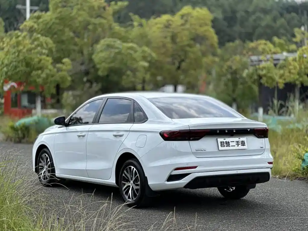 Geely Emgrand — миниатюра 15