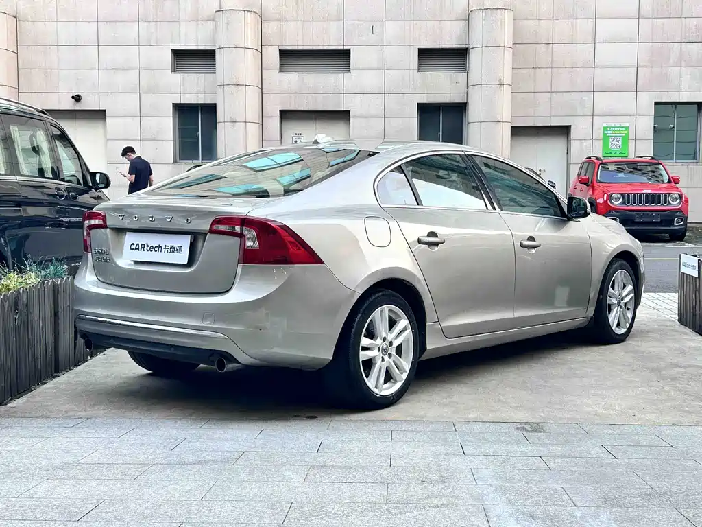 Volvo S60 — миниатюра 4