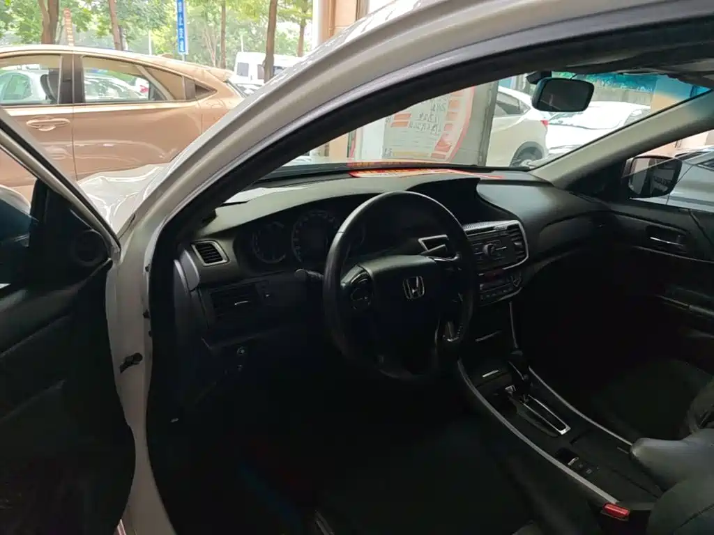 Honda Accord — миниатюра 10