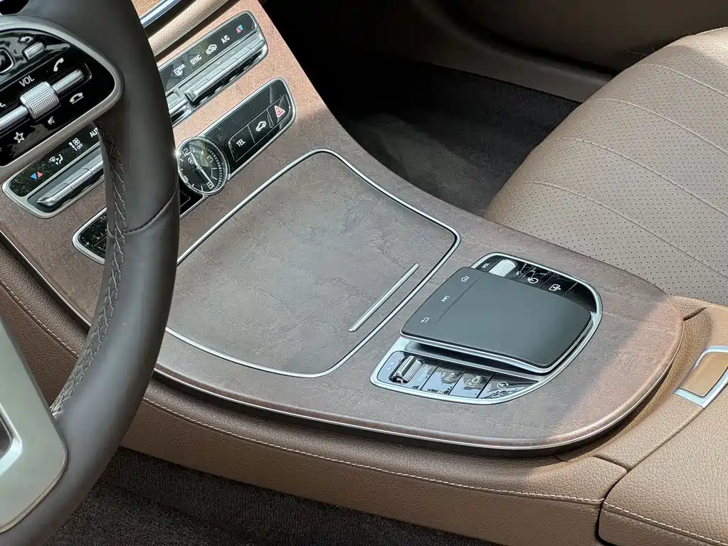 Mercedes-Benz E-Class — миниатюра 10