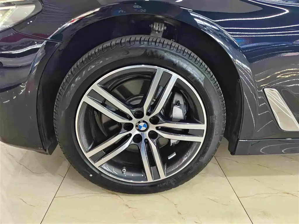 BMW 5 Series — миниатюра 10