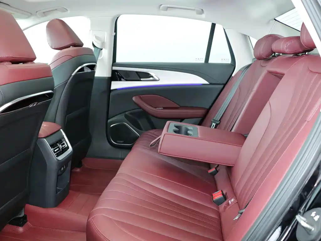 Hongqi H5 2025 2.0T AT