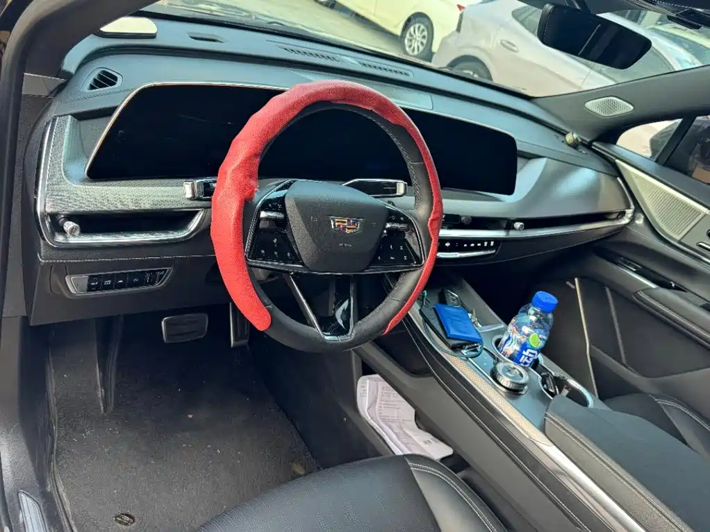 Cadillac XT5 — миниатюра 3