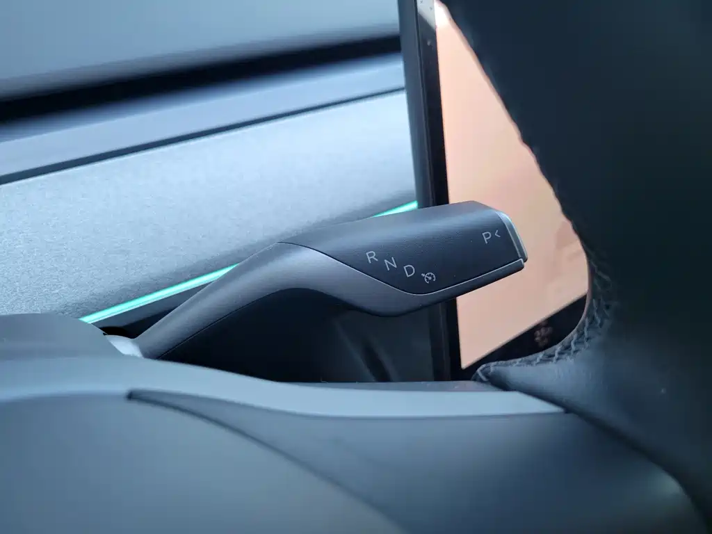 Tesla Model Y — миниатюра 16
