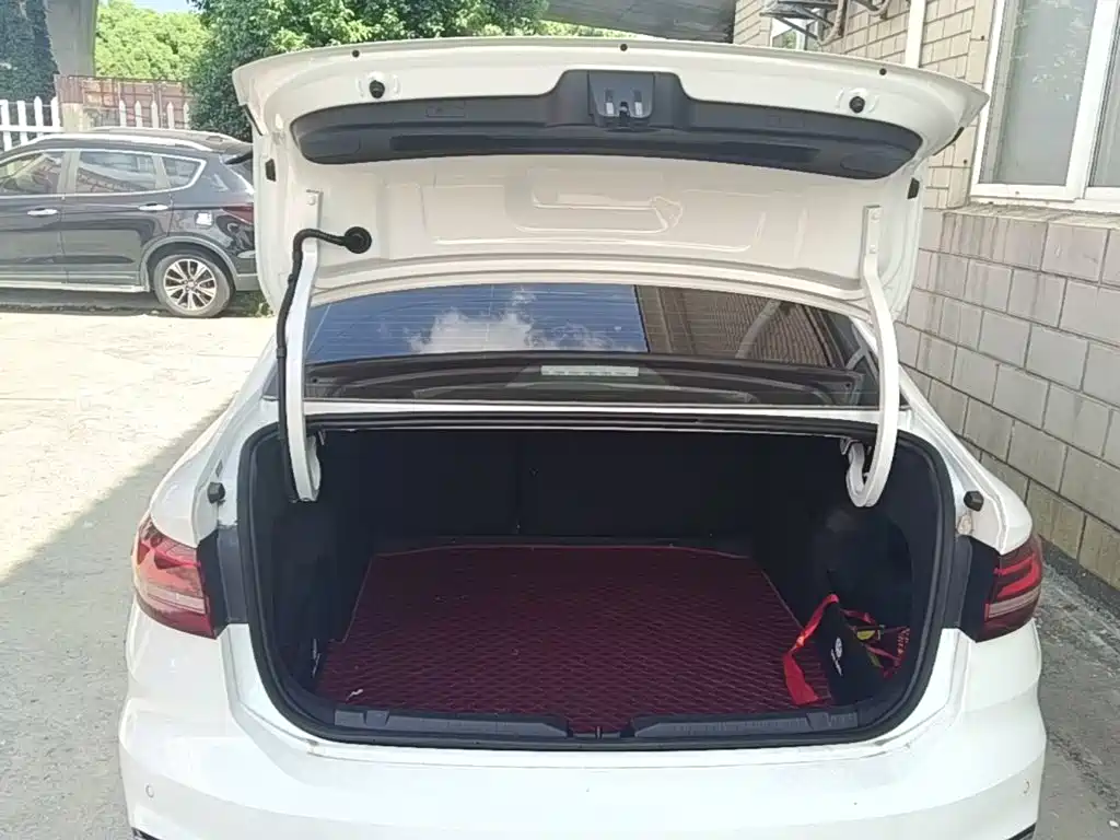 Volkswagen Lavida — миниатюра 19