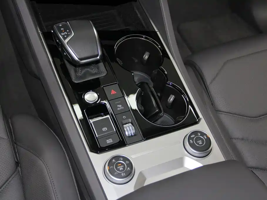 Volkswagen Touareg — миниатюра 18