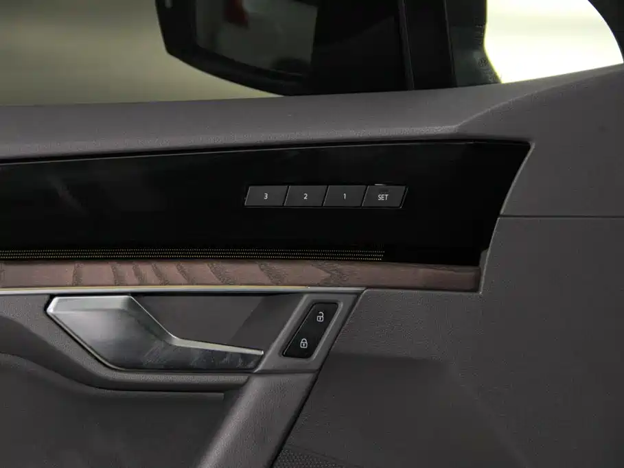 Volkswagen Touareg — миниатюра 23