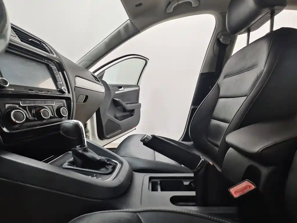 Volkswagen Sagitar — миниатюра 12