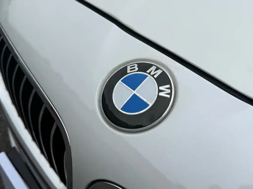 BMW 5 Series — миниатюра 24