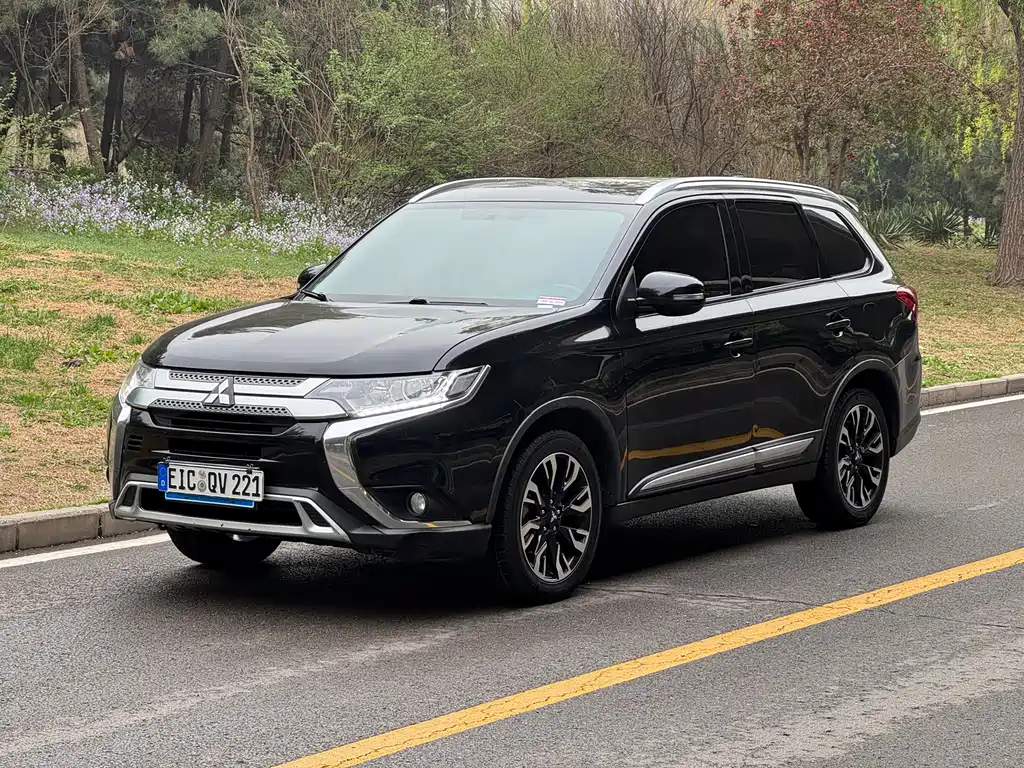 Mitsubishi Outlander 2020