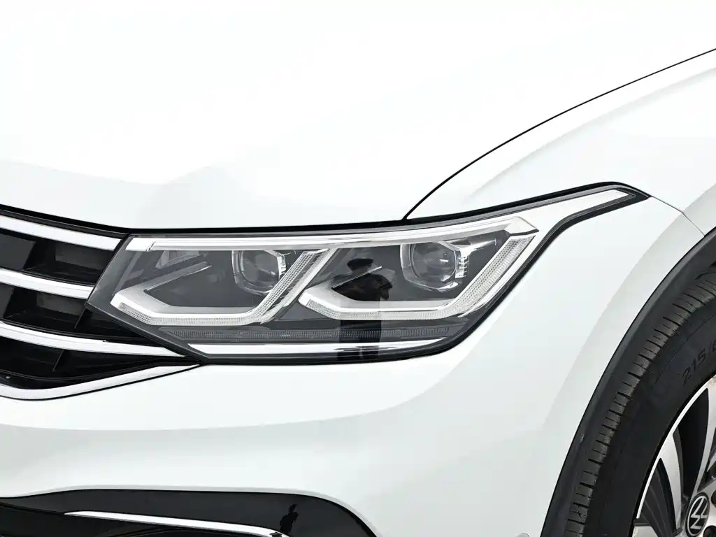 Volkswagen Tiguan L PHEV — миниатюра 18