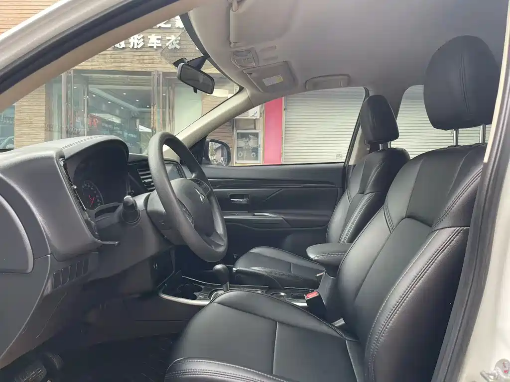 Mitsubishi Outlander 2020 2.0L 5 мест