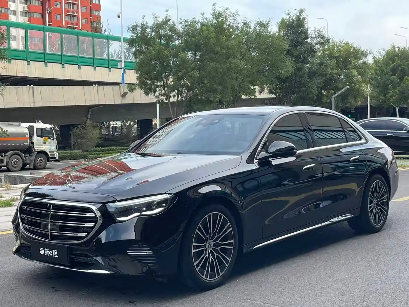 奔驰E级 2025款 E 300 L 豪华型 2025