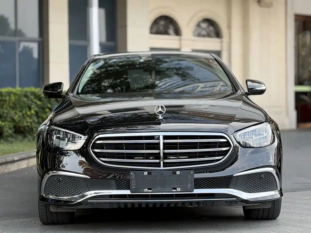 Mercedes-Benz E-Class — миниатюра 2